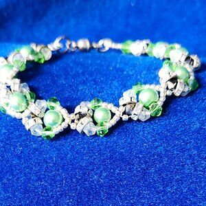 Elegant Green Flux Pearl & Silver Accent Bracelet